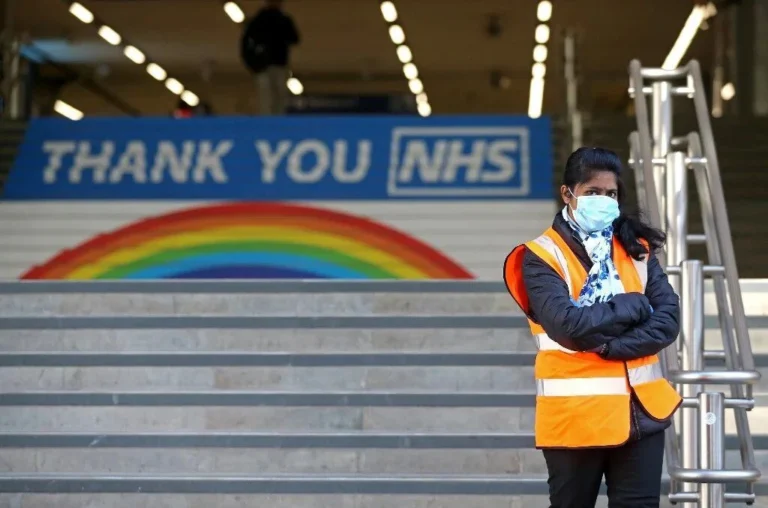 تعليق رخصة طبيبة بريطانية أرسلت رسائل معادية للإسلام تتعلق بغزة