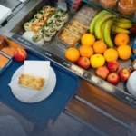 بعد حظر المقليات.. إليك المنيو الصحي الجديد لطلاب المدارس في بريطانيا