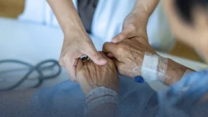 ليس التدخين.. الكشف عن العامل الأول المسبب للسرطان والذي لا يمكن تجنبه