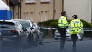 لا تقتربوا منه.. الشرطة البريطانية تعمم صورة رجل "خطر" متوارٍ عن الأنظار