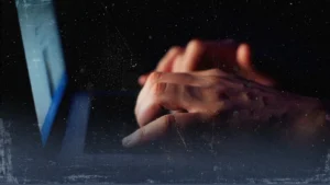 الشرطة البريطانية تكشف: كيف يستغل المجرمون الذكاء الاصطناعي في استهداف الأطفال؟