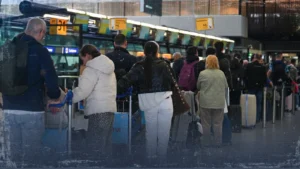 سارع بحجز رحلتك الآن: تحذيرات من قفزة جنونية في أسعار تذاكر الطيران