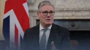 كير ستارمر يتعهد بـ "عدالة مرئية" تقضي على "التطرف" بعد جريمة "جولدز جرين"