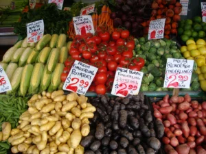 توقعات بارتفاع حاد في أسعار الغذاء ببريطانيا عام 2026 لهذا السبب