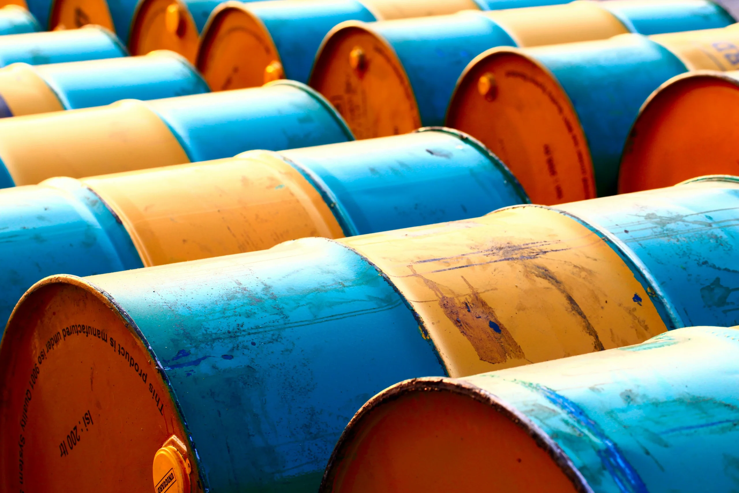 هدنة الأسبوعين.. هل تتنفس أسعار الوقود الصعداء أم يبقى القلق سيد الموقف؟