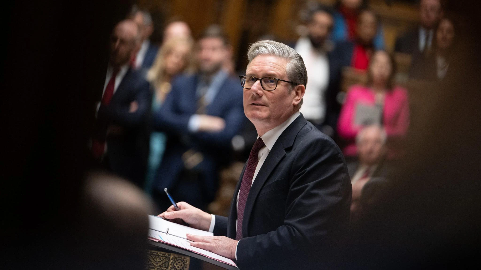 "بنزين في عرض البحر".. خطأ تقني يضرب تطبيق الحكومة البريطانية الجديد لوقود السيارات