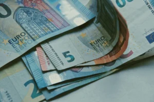 تحذير من هيئة الضرائب البريطانية: مليون أسرة تفوّت دعمًا بقيمة 2000 باوند
