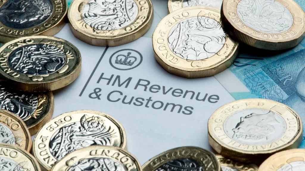 دليل الضرائب للموظفين في بريطانيا: كيف تسترد جزءًا من مصاريف عملك قبل انتهاء السنة المالية؟