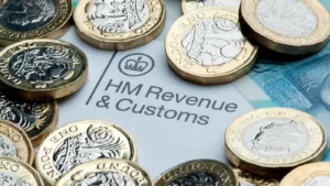 دليل الضرائب للموظفين في بريطانيا: كيف تسترد جزءًا من مصاريف عملك قبل انتهاء السنة المالية؟