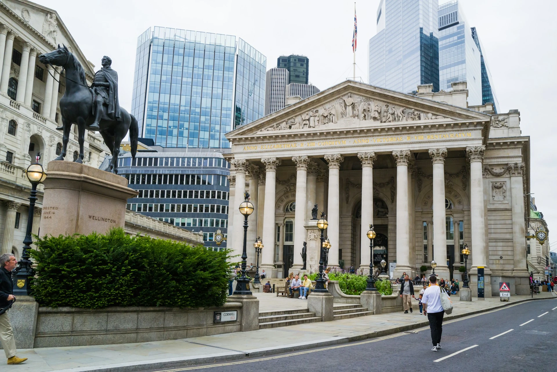 تضخم الأسعار في بريطانيا يقفز إلى 3.3% مدفوعًا بتداعيات حرب إيران