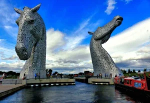 ما التماثيل الأكثر غرابة وأيها الأكثر زيارة في بريطانيا ولماذا؟