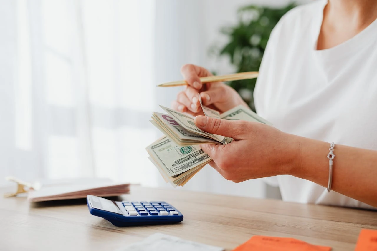 بريطانيا تحدّد سقف الفائدة على قروض الطلاب عند 6%… خطوة تخفيفية أم حل مؤقت؟