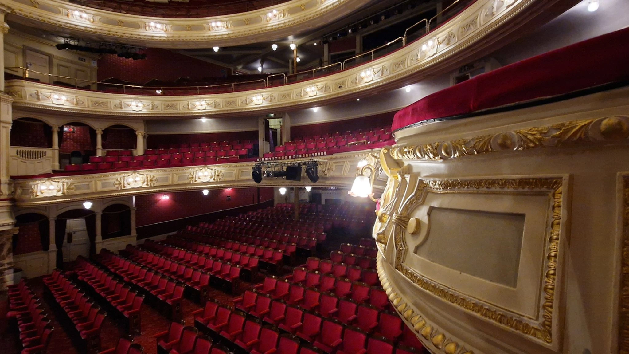 دليل شراء تذاكر المسرح في لندن بأفضل الأسعار