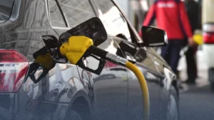 خطة بريطانية من 10 نقاط لتقنين استهلاك البنزين مع الارتفاع الحاد في أسعار النفط