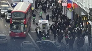 اعتقال 6 فتيات مراهقات بعد أعمال شغب في كلافام جنوب لندن