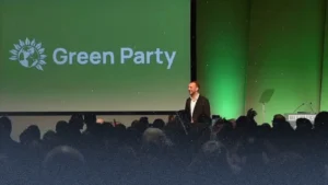 حزب الخضر يطلب طرد دبلوماسي إسرائيلي لهذا السبب