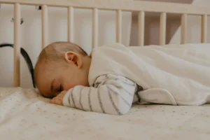 تحقيق بي بي سي: "خبراء نوم الرضع" يقدمون نصائح تخالف الطب وتعرض الأطفال لخطر الوفاة