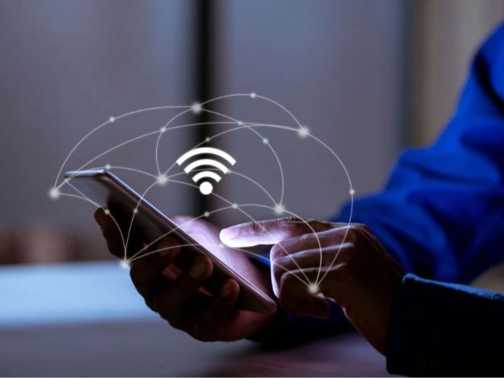 4 من كل 10 بريطانيين يواجهون صعوبة في الاتصال بشبكات 4G و5G أثناء التنقل