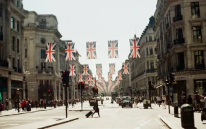1280×800 London oxford street samuel pollard KBHwm2Y1ucQ unsplash