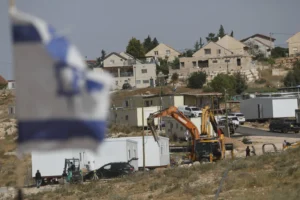98 نائباً بريطانياً يطالبون بإلغاء معرض الاحتلال لبيع الأراضي الفلسطينية في لندن