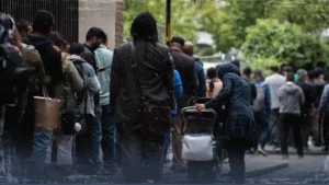 تخبط وزارة الداخلية يتسبب في تراكم أكثر من 100 ألف طلب لجوء جديد في بريطانيا