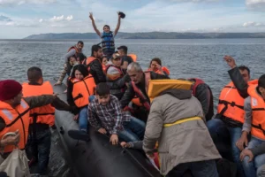 ​من الترحيب إلى العداء.. كيف تحولت بريطانيا إلى بيئة طاردة للمهاجرين؟