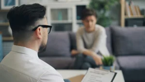 بريطانيا تتحرك لحظر “ممارسات التحول الجنسي”.. فما الذي سيتغير للعائلات والمؤسسات الدينية؟