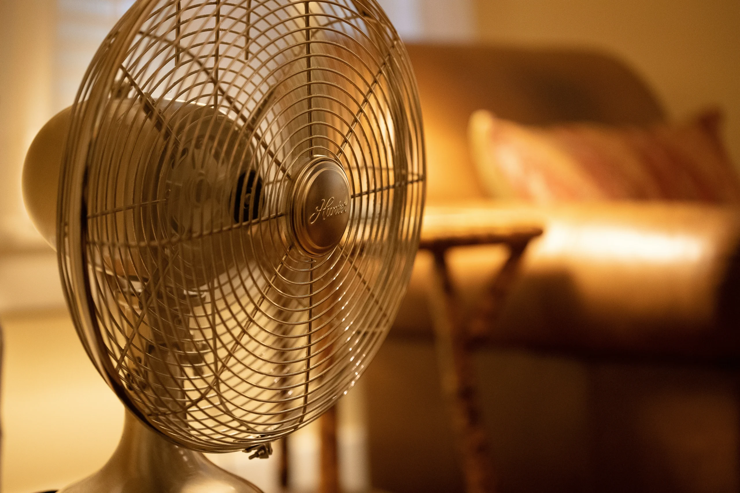 3 خطوات للحفاظ على برودة منزلك خلال موجات الحر دون مروحة أو تكييف
