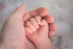 إنجلترا تعلن عن برنامج وطني شامل لفحص المواليد للكشف المبكر عن "ضمور العضلات الشوكي"