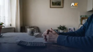 البرلمان البريطاني يدعو لزيادة الائتمان الشامل لمن هم في سنّ 66 عامًا