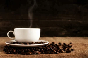 هل تهدد القهوة ومشروبات الطاقة صحة قلبك؟ خبراء يجيبون