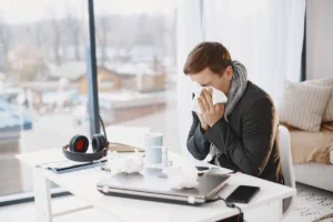 هل مرضت أثناء إجازتك السنوية؟ كيف تحوّلها إلى "مرضية" وتسترد إجازتك؟