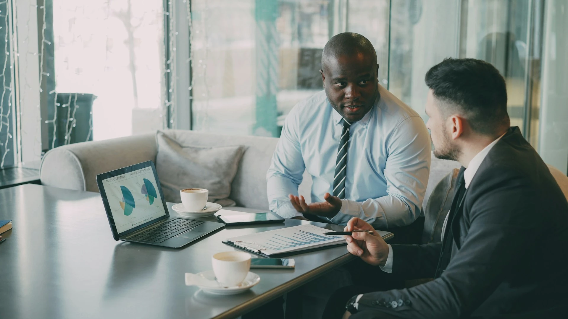 Why modern leadership theories warn against the obsession with control in teams