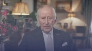الملك تشارلز يشيد بتصميم أول مسجد صديق للبيئة في أوروبا