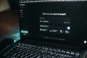 محافظ بنك إنجلترا يحذّر: انهيار "فقاعة الذكاء الاصطناعي" قد يضر بالاقتصاد العالمي