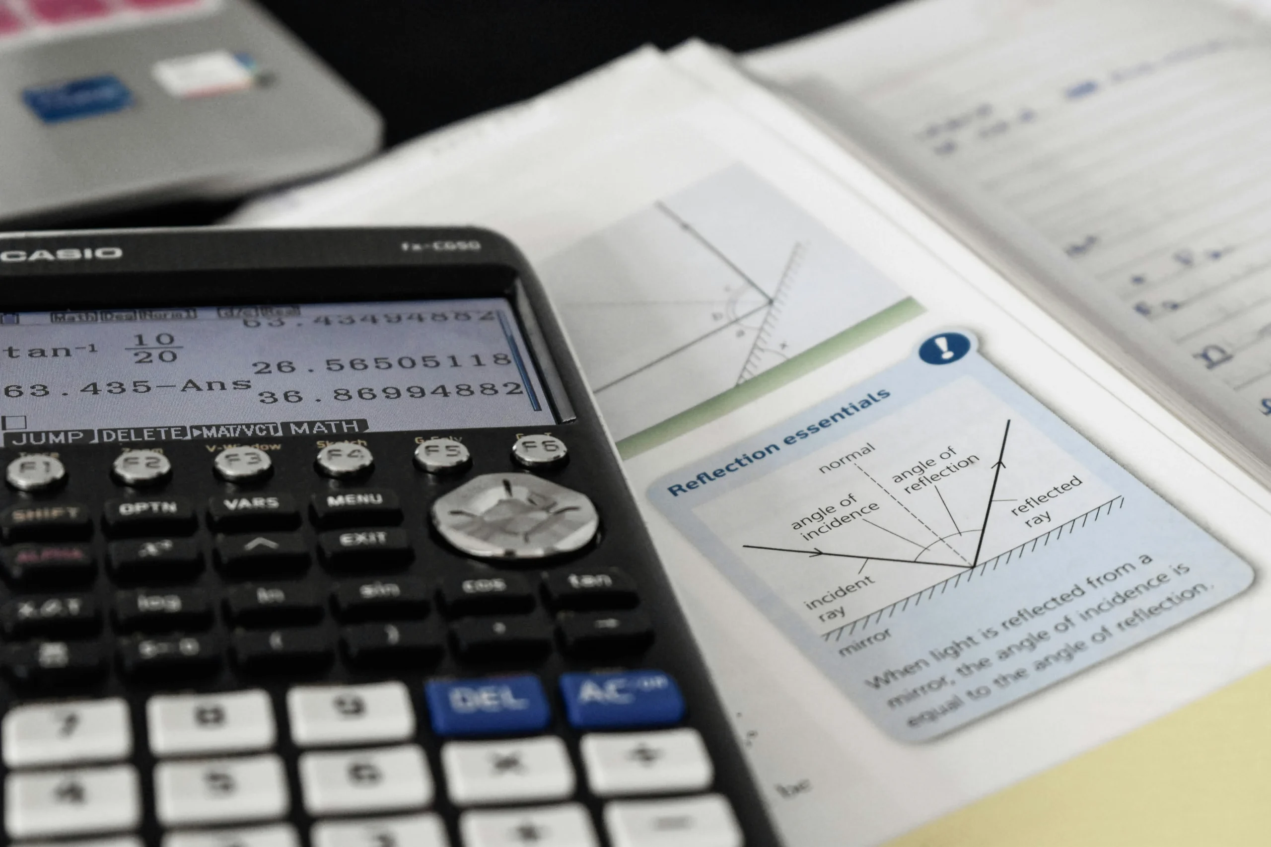 درجات GCSE في إنجلترا 2026: كيف تُحتسب، ماذا تعني، ومن هو المتفوق؟