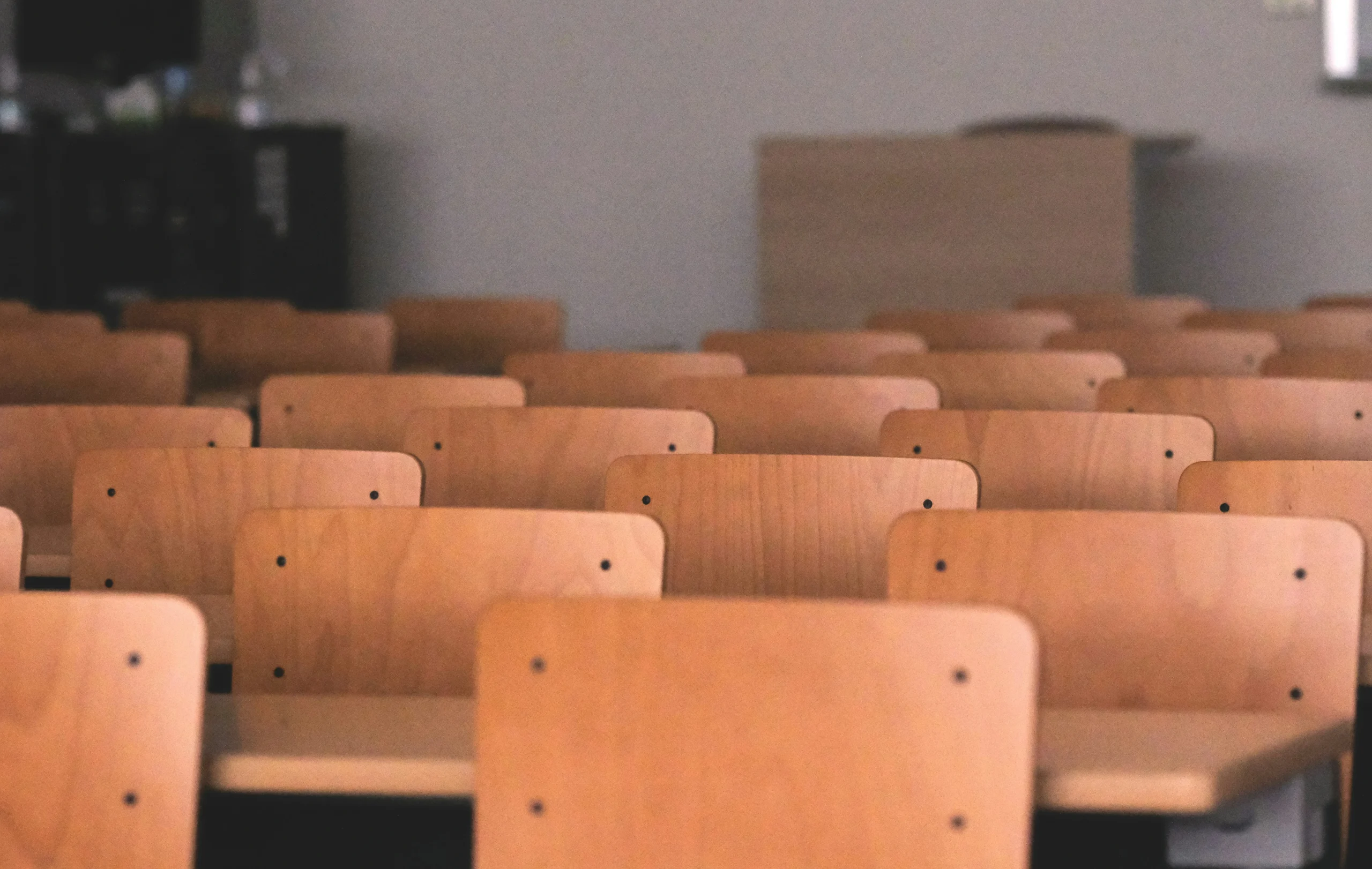 درجات GCSE في إنجلترا 2026: كيف تُحتسب، ماذا تعني، ومن هو المتفوق؟
