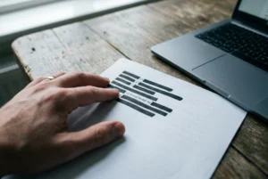 اعتقال رجل خمسيني في بريطانيا للتحقيق بتسريب عناوين طالبي لجوء في ثيتفورد