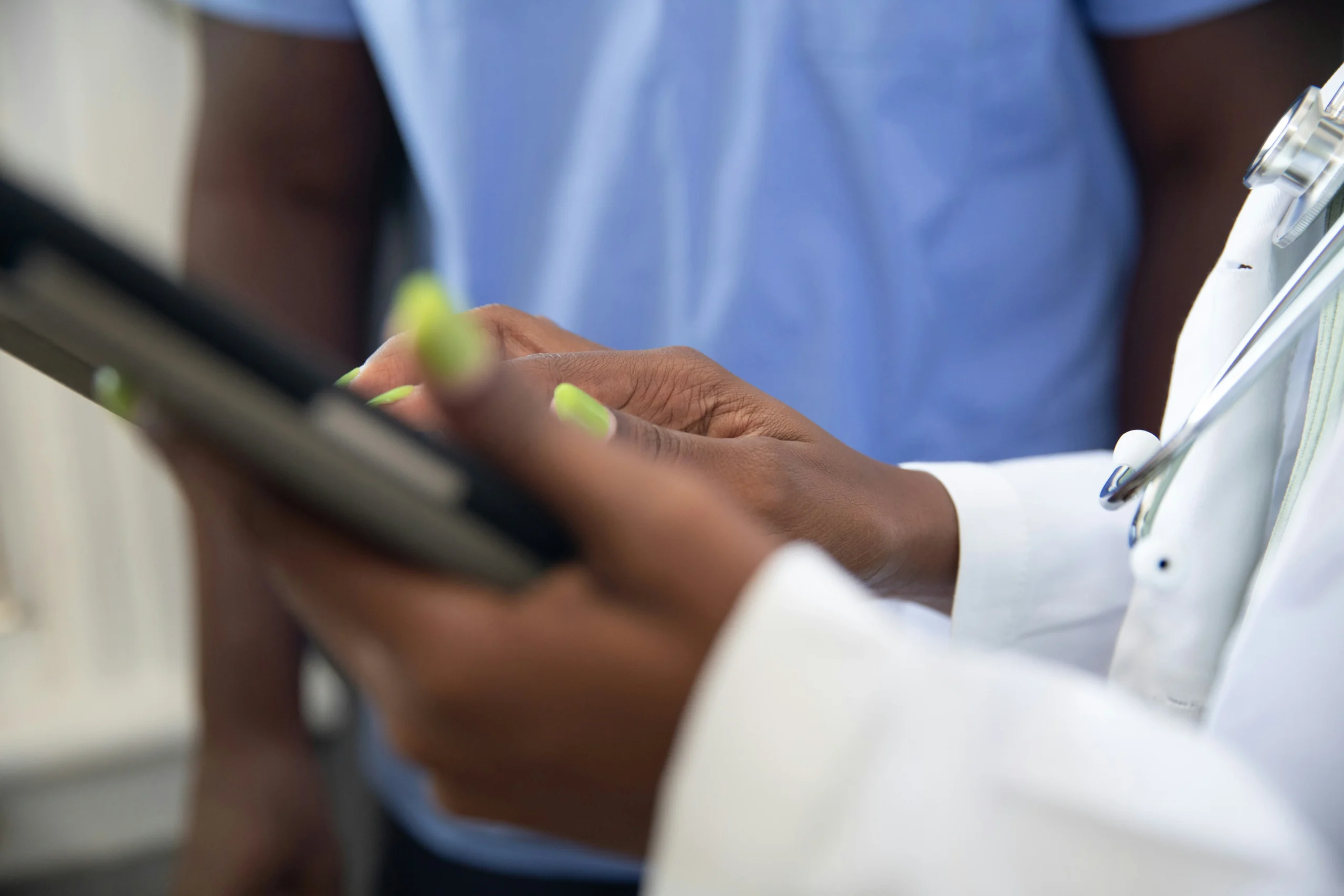 هيئة الخدمات الصحية الوطنية NHS تدعو من تجاوزوا 65 عامًا لتلقي هذا اللقاح