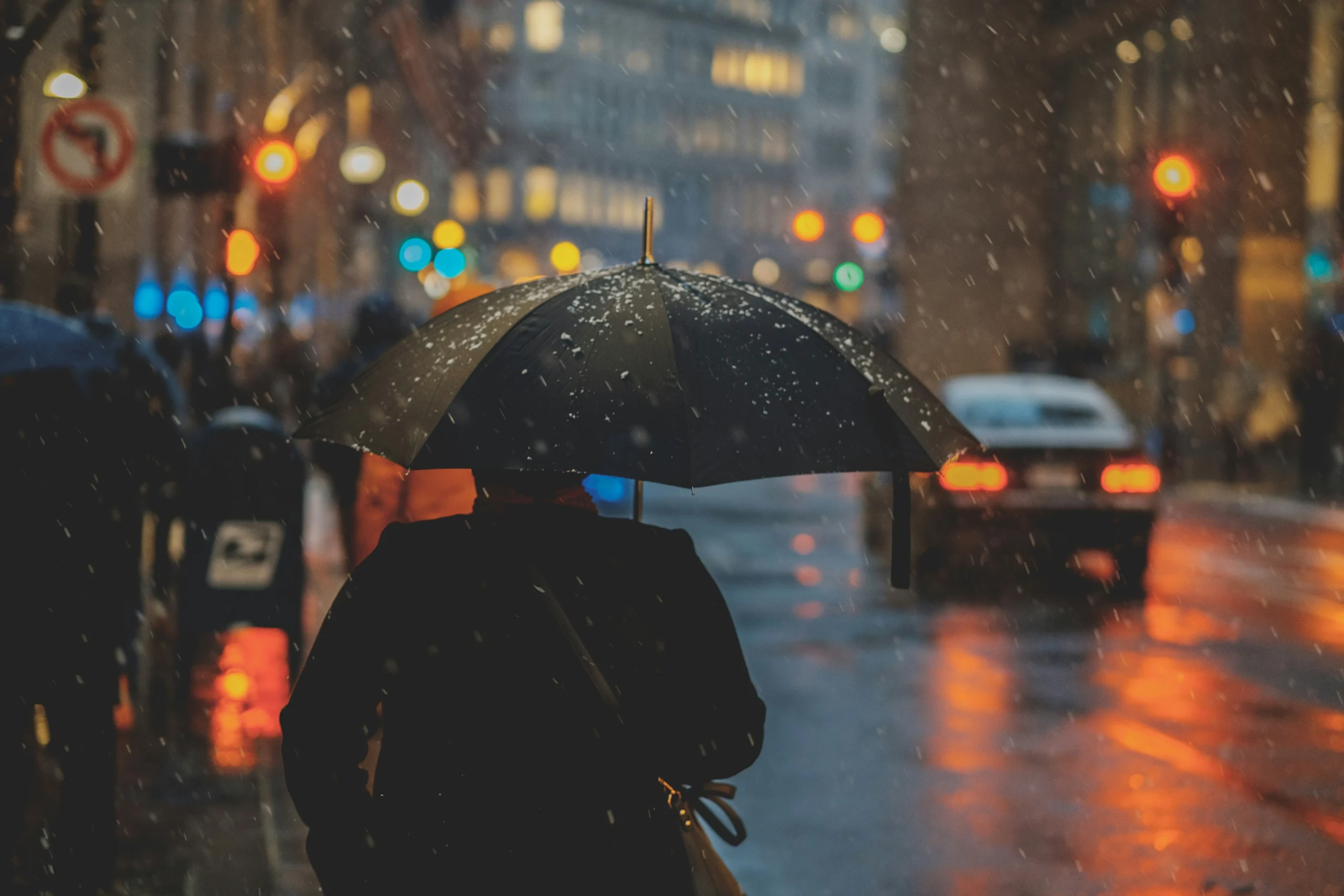 تحذيرات صفراء في بريطانيا مع عواصف رعدية وأمطار غزيرة حتى عطلة نهاية الأسبوع