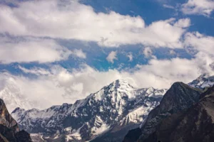 حكاية صعود نيرمال بورجا.. من الجيش إلى أعلى جبال الأرض
