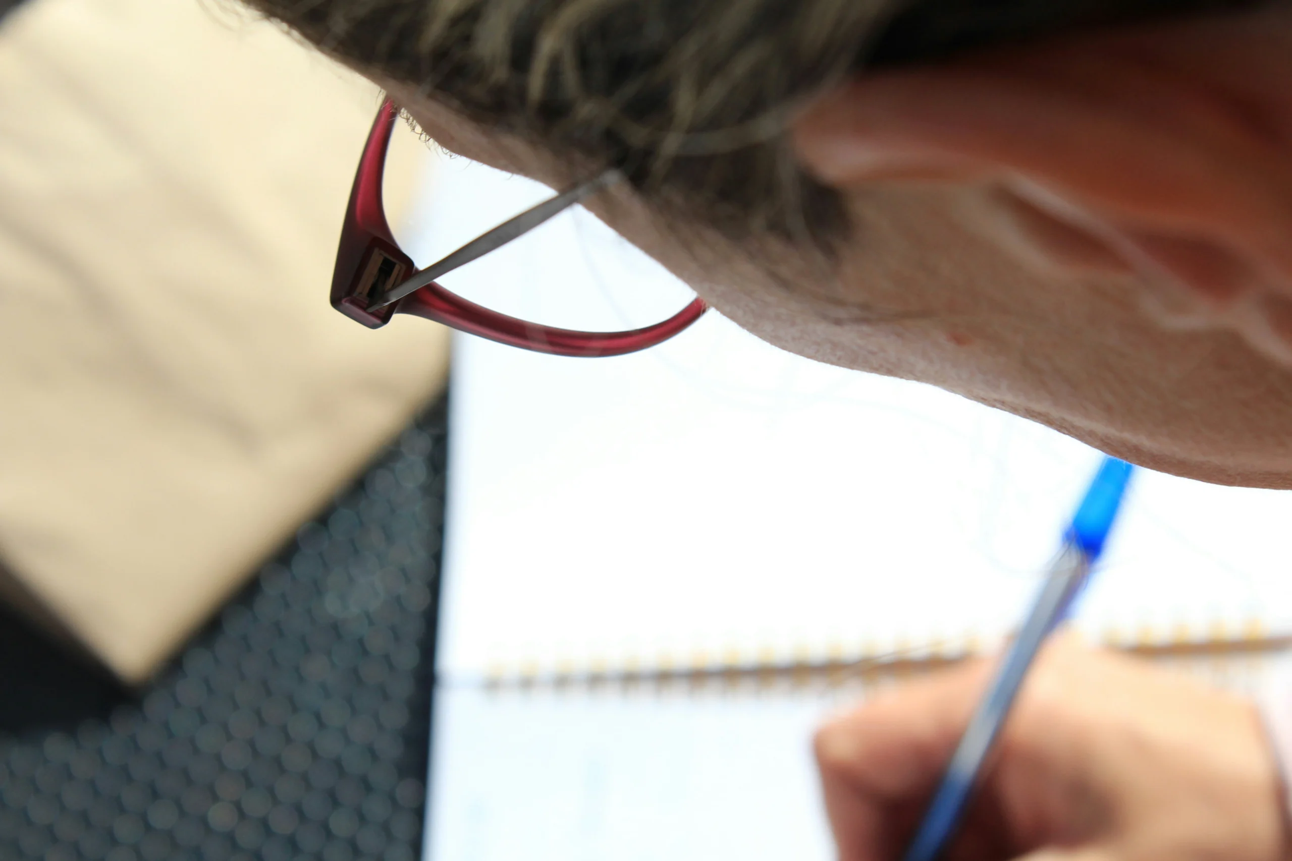 درجات GCSE في إنجلترا 2026: كيف تُحتسب، ماذا تعني، ومن هو المتفوق؟