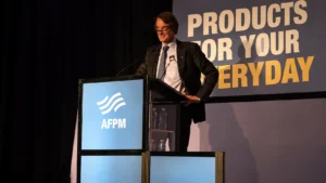 جيم راتكليف الصورة: ويكيبيديا Photograph of Jim Ratcliffe, recipient of the 2013 Petrochemical Heritage Award, at the International Petrochemical Conference of the American Fuel and Petrochemical Manufacturers (AFPM: formerly NPRA), held March 24-26, 2013, at the Grand Hyatt San Antonio in San Antonio, Texas.