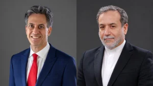 ميليباند يحذر عراقجي من «أنشطة معادية» داخل بريطانيا ويطالب بالإفراج عن زوجين بريطانيين
