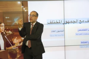 دورة هندسة الخطابة: كيف اكتسب العرب في بريطانيا مهارات التحدث أمام الجمهور؟