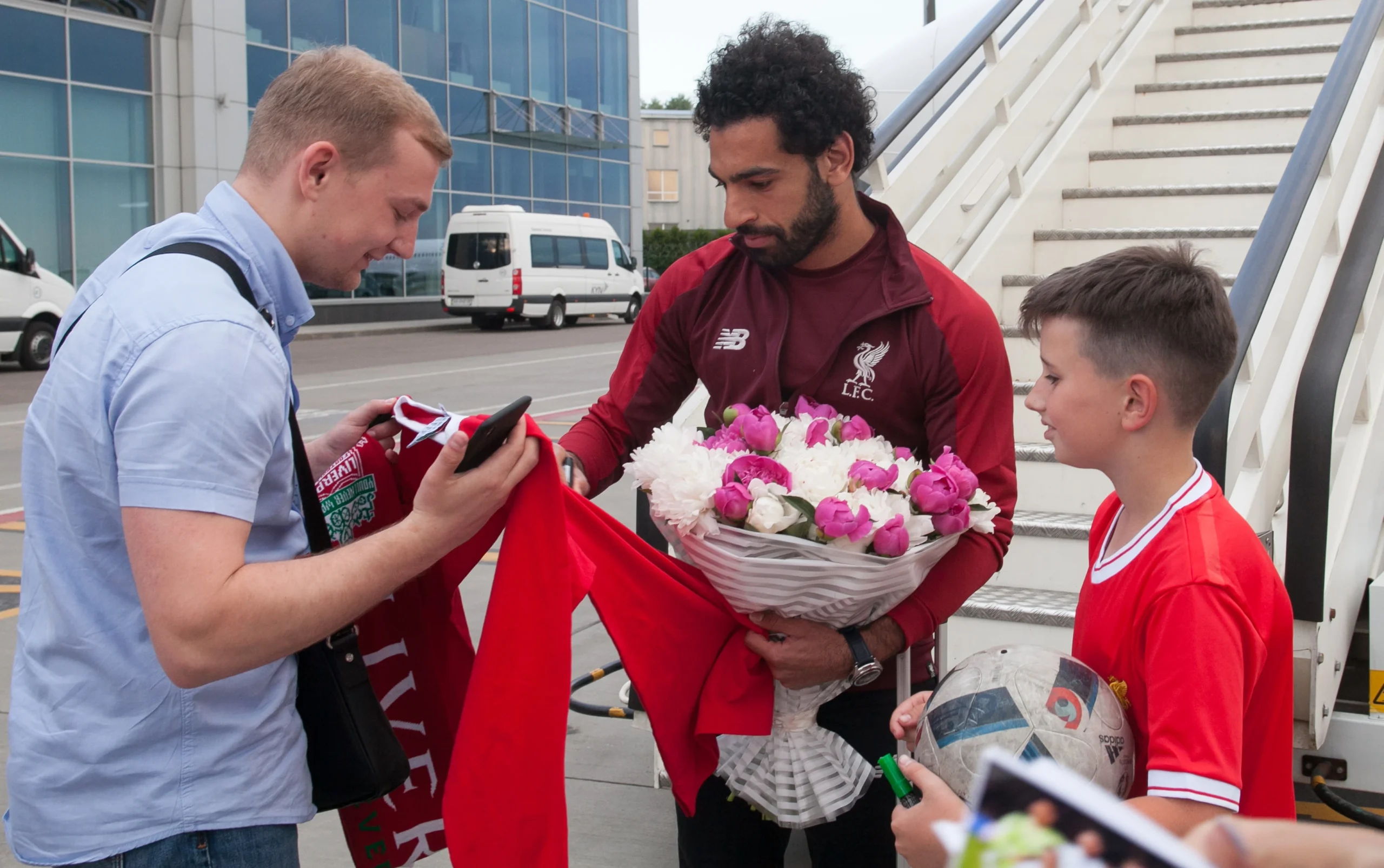 محمد صلاح.. من قرية مصرية صغيرة إلى أحد أبرز نجوم الكرة في بريطانيا وأوروبا
