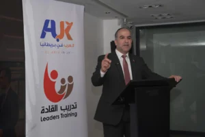 دورة هندسة الخطابة: كيف اكتسب العرب في بريطانيا مهارات التحدث أمام الجمهور؟
