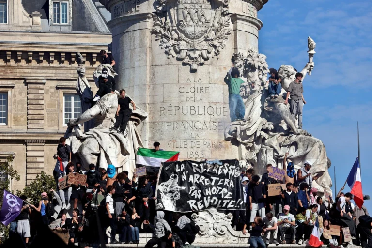 Manifestation_lycéenne_du_6_octobre_2026_à_Paris_25