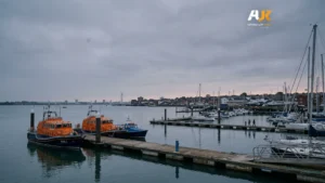 احتجاجات في غوسبورت مع وصول 149 مهاجرًا عبر القنال الإنجليزي
