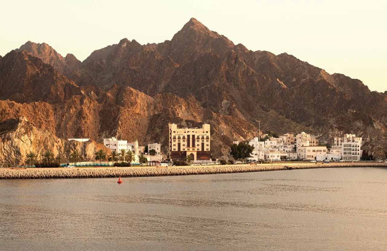 لماذا تُعد سلطنة عُمان الوجهة المثالية للعيش والاستثمار؟
